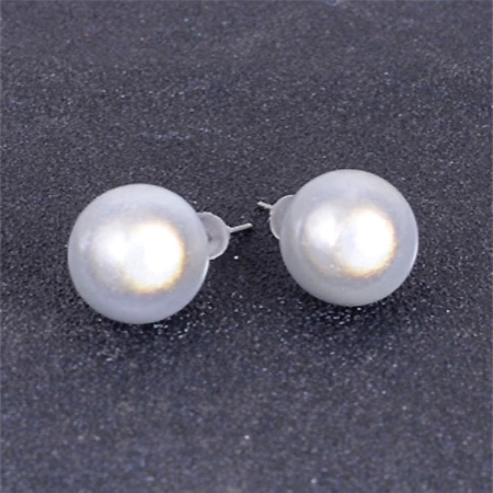 Seamless Stud Earrings