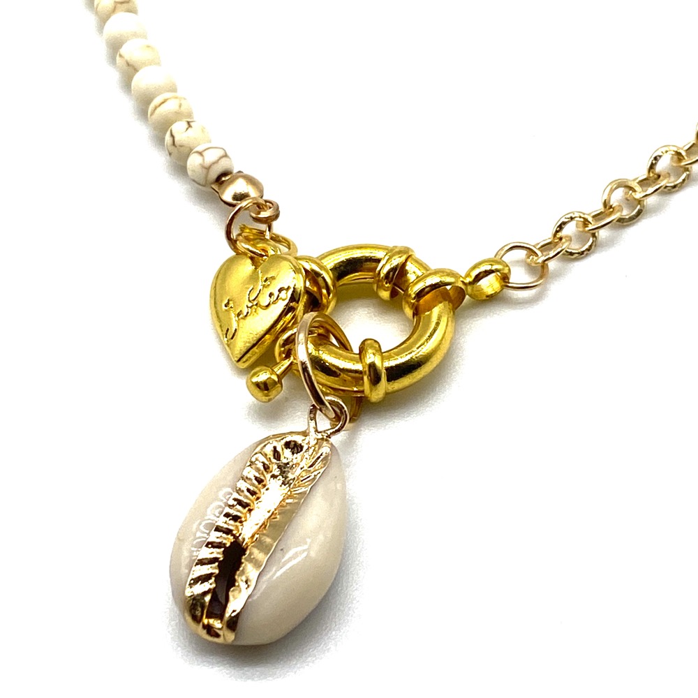 Cowrie Shell Pendent Necklace