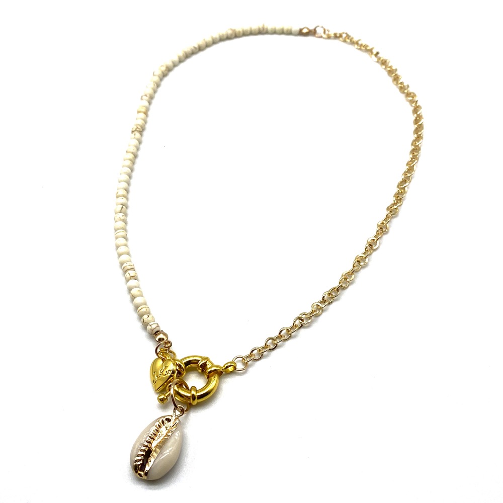 Cowrie Shell Pendent Necklace